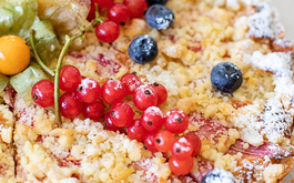 Letnie słodkości – sprawdzone przepisy na drożdżówki i ciasto ze świeżymi owocami